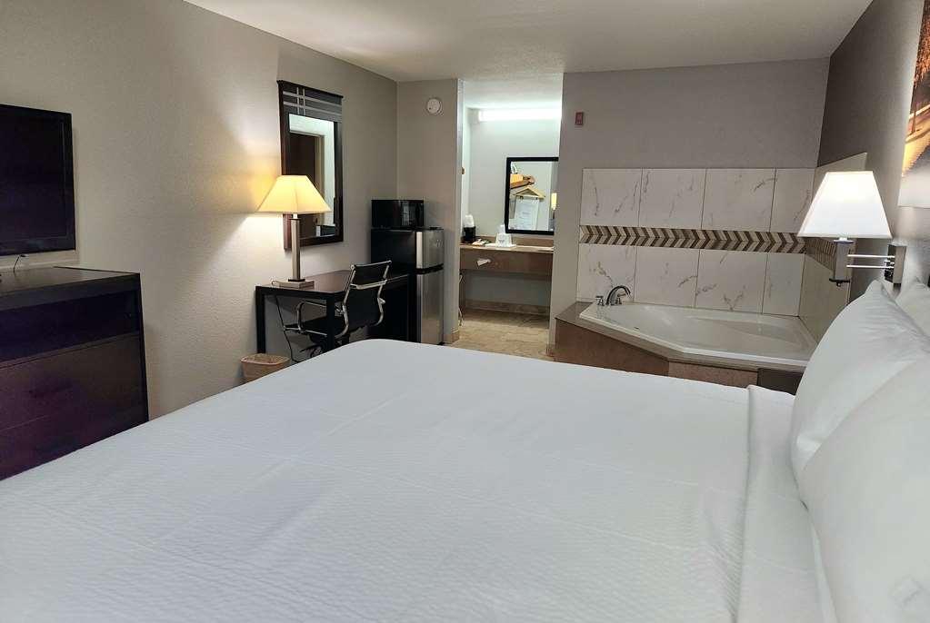 Days Inn By Wyndham Sulphur La Room photo